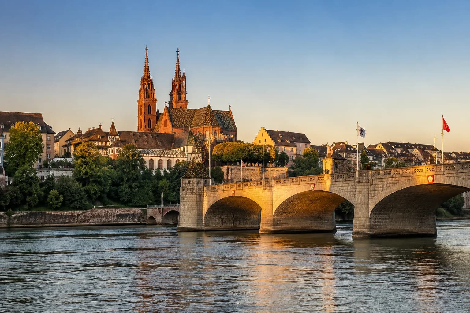 Basel am Rhein mit Basler Münster und Mittlerer Brücke — Schweizer Gemeinschaft und Sicherheit